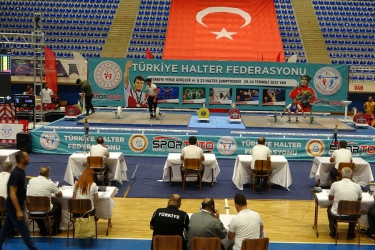 T&uuml;rkiye Ferdi Gen&ccedil;ler ve U23 Halter Şampiyonası, başladı