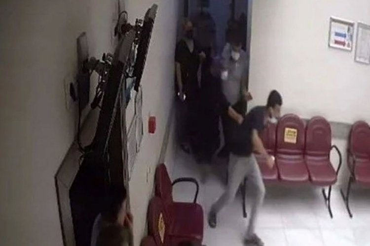 Tedaviyi beğenmeyen kişi diş hekimini d&ouml;vd&uuml;