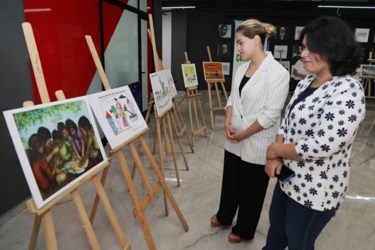 'G&ouml;&ccedil;' konulu sergide, 27 &uuml;lkeden 100 eser yer aldı