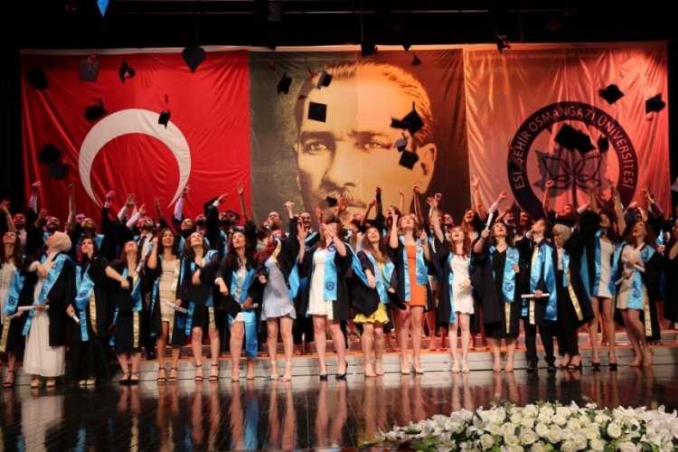 ESOG&Uuml; Diş Hekimliği Fak&uuml;ltesi 2022 mezunlarını uğurladı