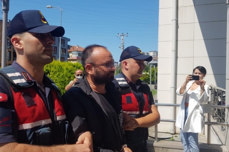 Balkondan ateş a&ccedil;ıp, 1 kişiyi &ouml;ld&uuml;ren 2 kişiyi yaralayan şahıs adliyede