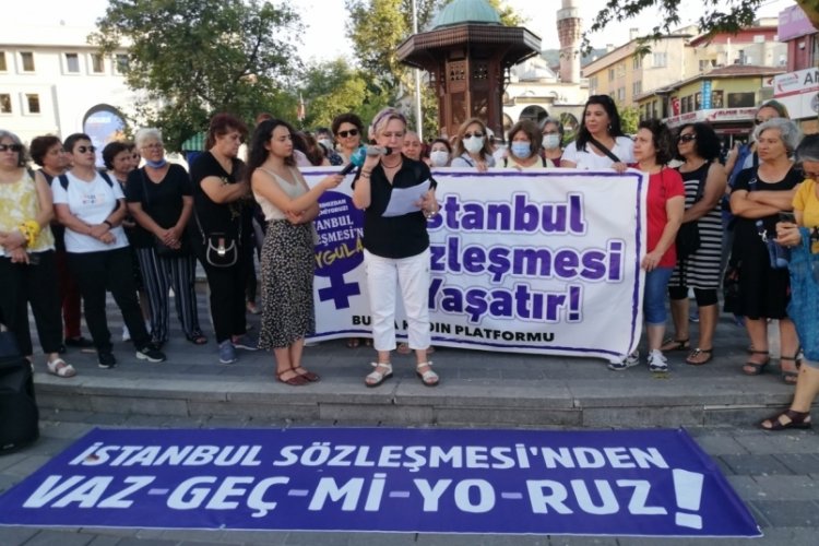 Bursa'da kadınlar sokağa çıktı: İstanbul Sözleşmesi'nden vazgeçmiyoruz