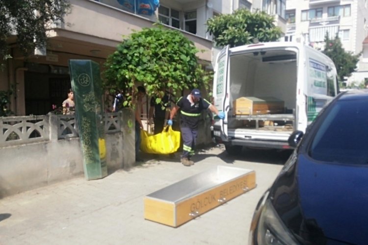 Boşanmak istemediği karısını &ouml;ld&uuml;rd&uuml;