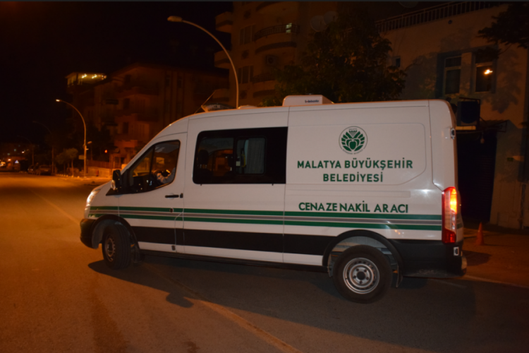 Arkadaşlık kurmak istedi: Kızın babasını &ouml;ld&uuml;rd&uuml;