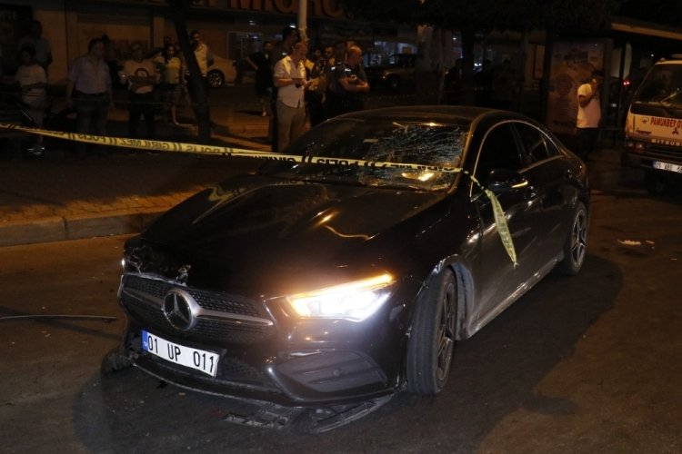 &Ouml;nce yayaya sonra elektrikli bisikletliye &ccedil;arptı: 2 yaralı