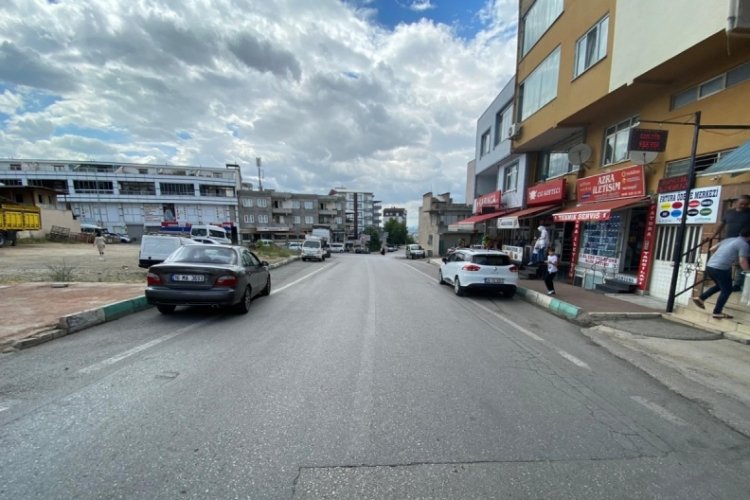 Bursa'da kasis olmayan sokak tehlike sa&ccedil;ıyor (&Ouml;ZEL HABER)