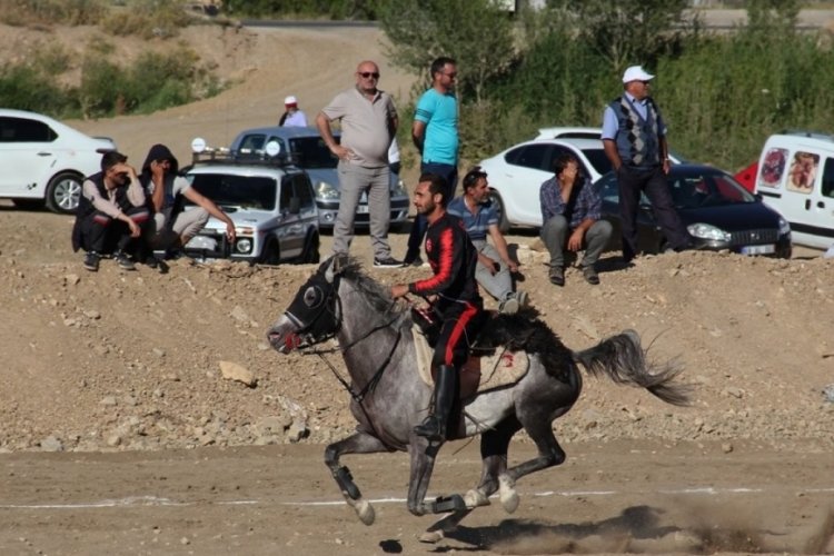 Dede Korkut K&uuml;lt&uuml;r ve Sanat Ş&ouml;lenleri'nde cirit m&uuml;sabakaları