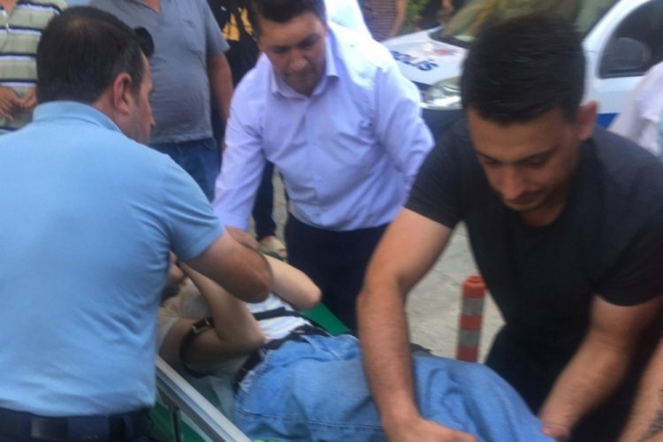 Otob&uuml;s şof&ouml;r&uuml;, fenalaşan yolcuyu hastaneye yetiştirdi