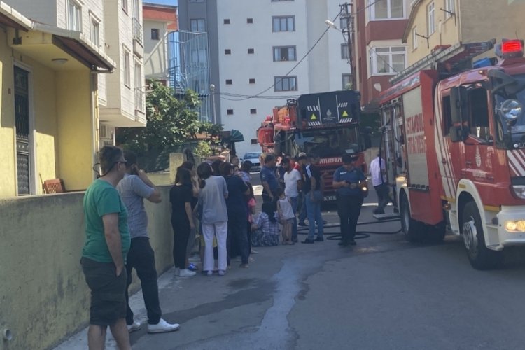 Binada &ccedil;ıkan yangın sonucu ev sahibi fenalık ge&ccedil;irdi