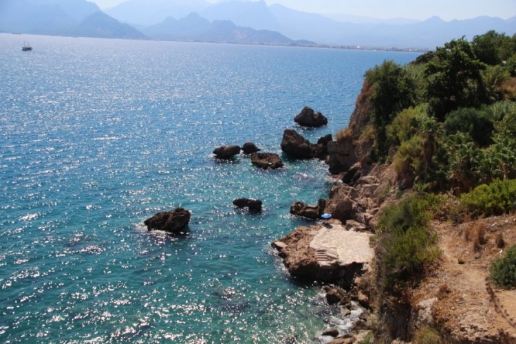 Antalya'da aranan kadının falezlerde cesedi bulundu