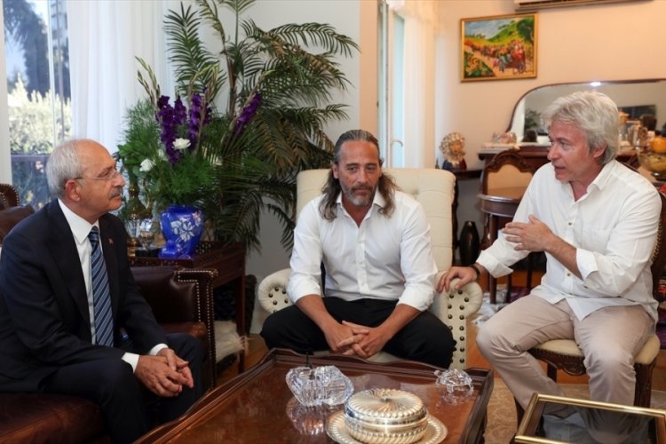 Kılı&ccedil;daroğlu C&uuml;neyt Arkın'ın ailesine taziyede buluundu