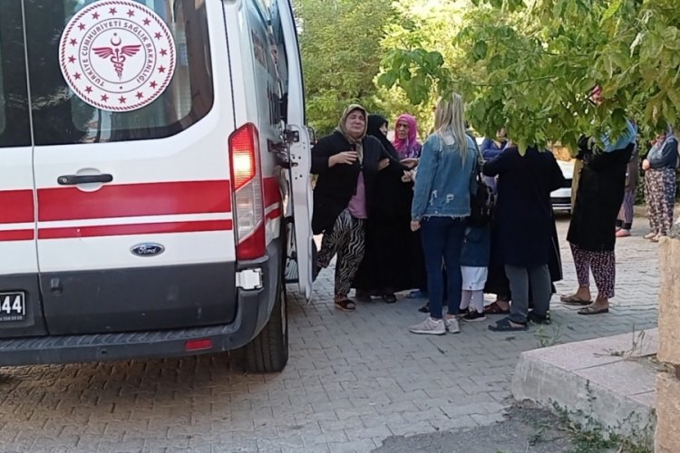 Sivas'ta &ccedil;ıktığı &ccedil;atıdan d&uuml;şen gen&ccedil; hayatını kaybetti