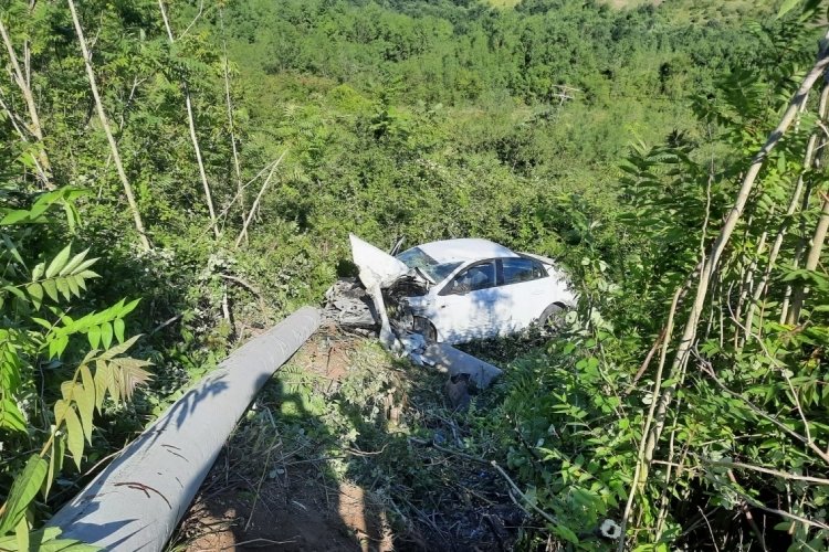Sakarya'da feci kaza: 1 &ouml;l&uuml;, 2 ağır yaralı