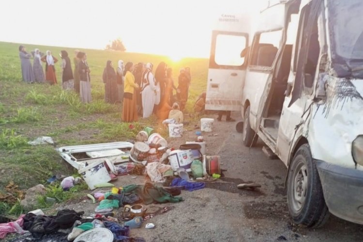 Tarım iş&ccedil;ilerini taşıyan ara&ccedil; kaza yaptı: 2 &ouml;l&uuml;, 17 yaralı
