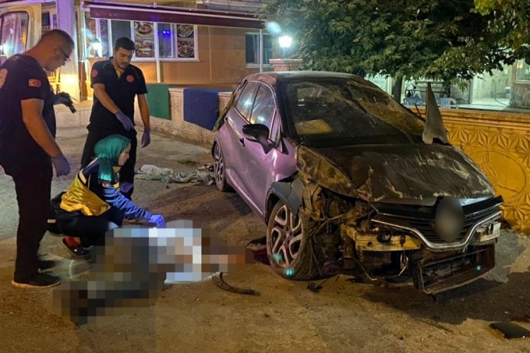 Kazada ara&ccedil;tan fırlayan s&uuml;r&uuml;c&uuml; hayatını kaybetti