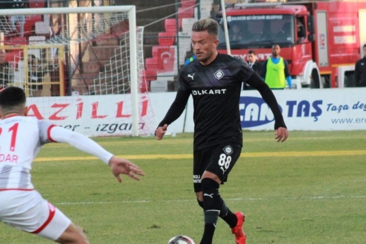 &Ouml;zg&uuml;r &Ouml;zkaya: Altay'ın geleceği gen&ccedil;lerin elinde