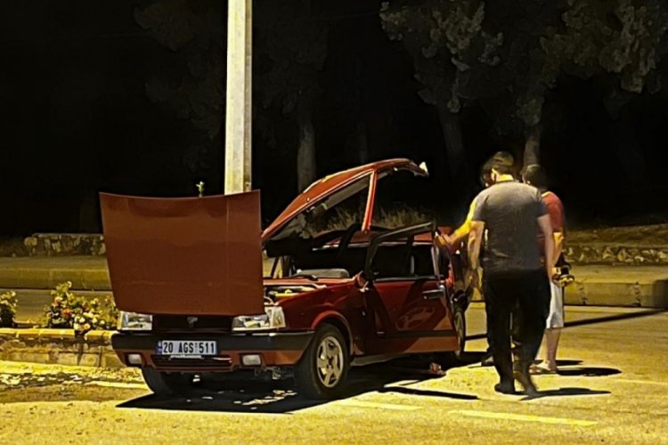 Otomobiliyle orta ref&uuml;je &ccedil;arptı, hayatını kaybetti