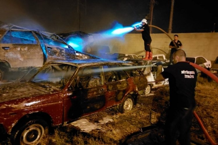 &Ccedil;ıkan yangında 11 ara&ccedil; hasar g&ouml;rd&uuml;