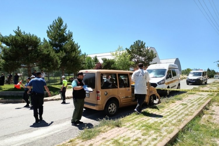 Dikkatsiz s&uuml;r&uuml;c&uuml;, iki &ccedil;ocuğun ağır yaralanmasına sebep oldu