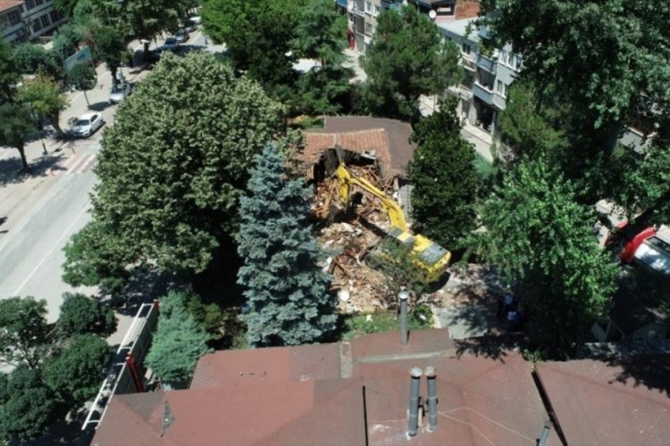 Bursa'da kaymakamlık lojmanının yıkımı yapıldı