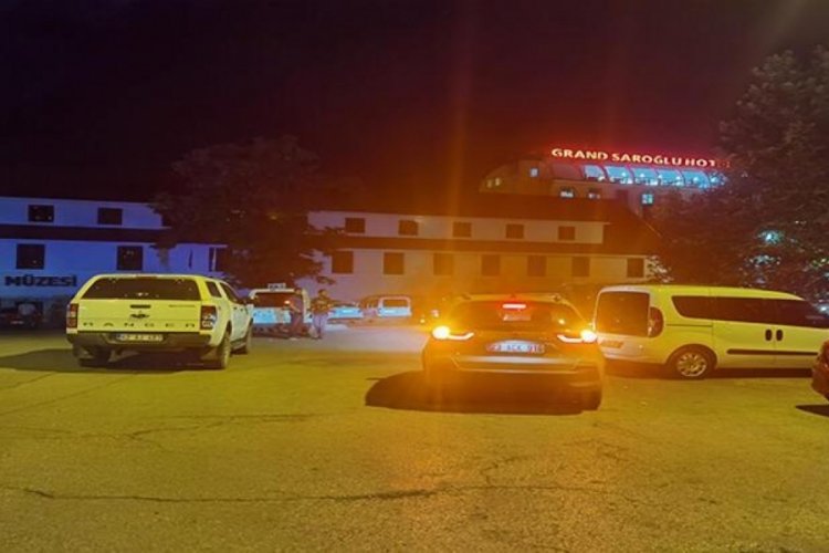 Tunceli'de '&Ccedil;evreyi kirletmeyin' uyarısı yapınca bı&ccedil;akla yaralandılar!