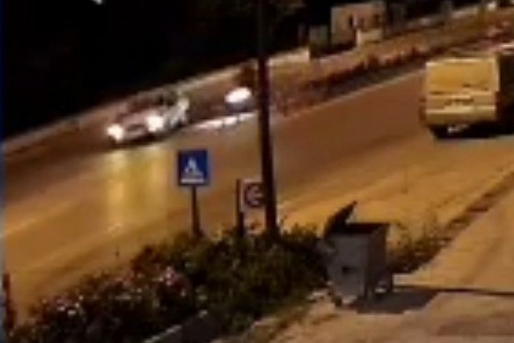 Motosiklet otomobile &ccedil;arptı