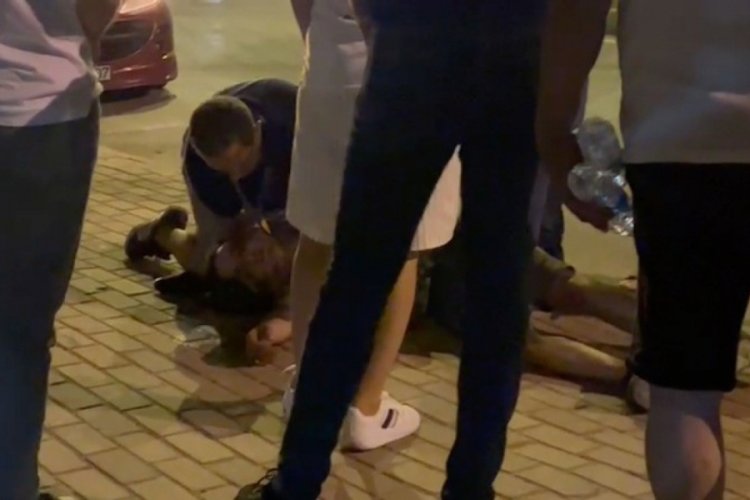 Ehliyetsiz alkoll&uuml; motosiklet s&uuml;r&uuml;c&uuml;s&uuml; kaza yaptı: 2 yaralı