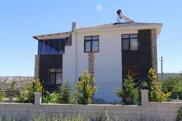 Tartıştığı eşini &ouml;ld&uuml;r&uuml;p, intihar etti