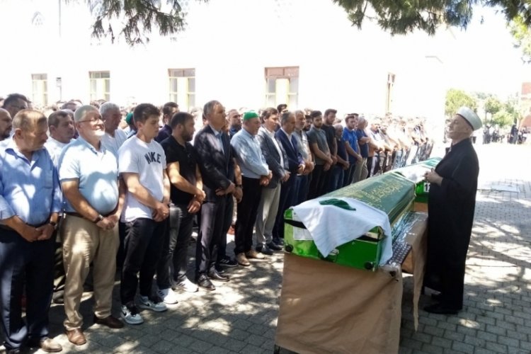 Kazada &ouml;len mobilyacı ve eşi Bursa'da toprağa verildi
