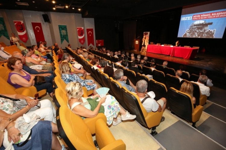 Bursa Nil&uuml;fer'de akademisyenler m&uuml;badil k&uuml;lt&uuml;r&uuml; ve sanatını paylaştı