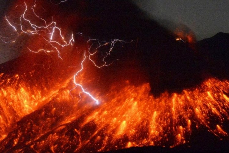 Sakurajima Yanardağı'nda patlama: Alarm seviyesi ilk kez 5'e y&uuml;kseltildi!