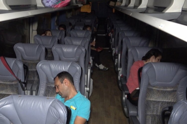 Arızalı otob&uuml;s ile kilometrelerce yol katetti