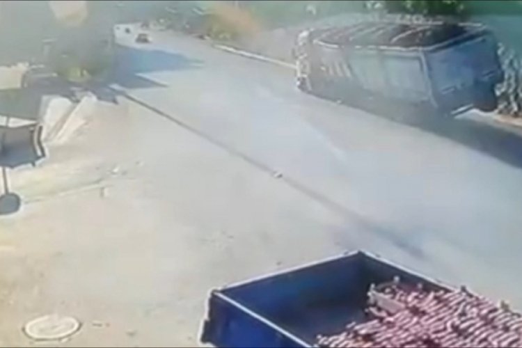 Bursa'da tır faciayı teğet ge&ccedil;ti