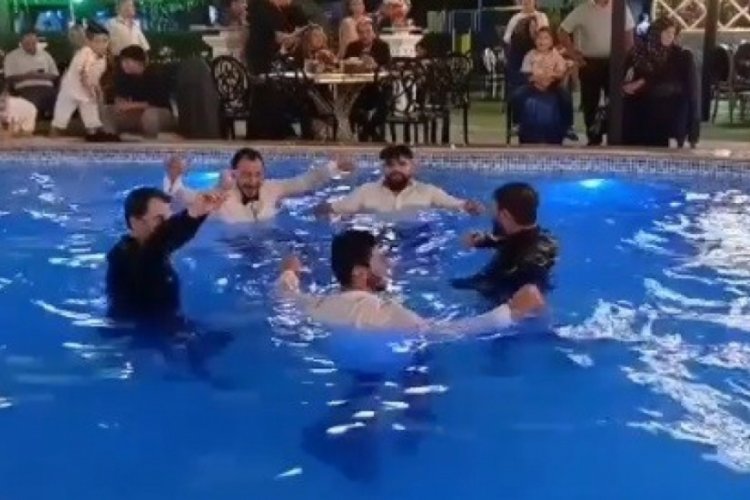 Bursa'da d&uuml;ğ&uuml;ne havuzda devam ettiler