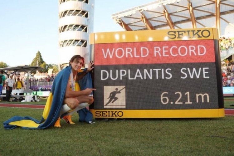 Armand Duplantis'ten yeni d&uuml;nya rekoru