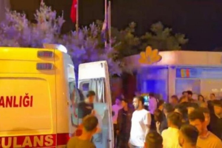 İstanbul Sultanbeyli' de kavga &ccedil;ıktı, konser yarıda kesildi