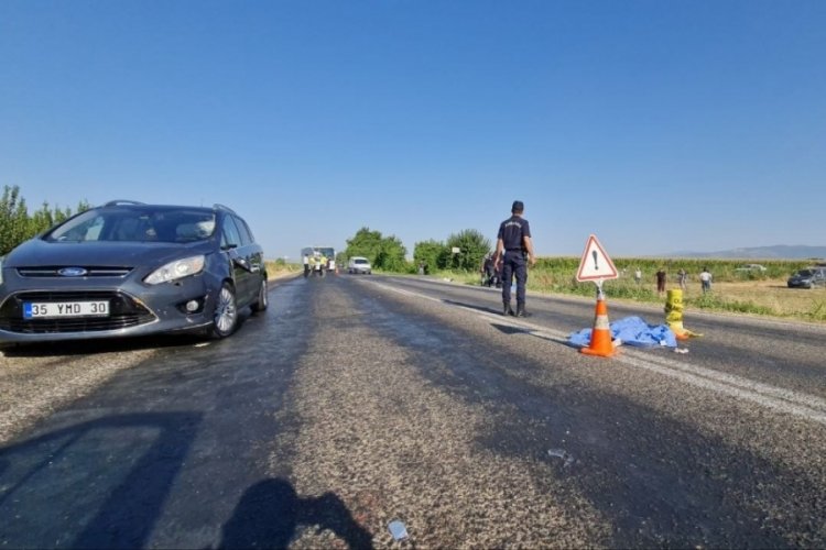 Ara&ccedil; yayalara &ccedil;arptı: 1'i &ccedil;ocuk 2 &ouml;l&uuml;