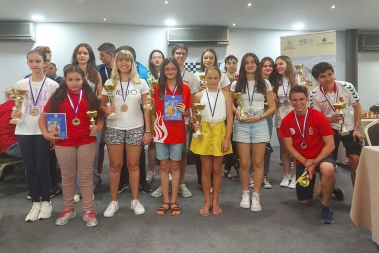 Arya Aydoğan satran&ccedil;ta Avrupa Şampiyonu oldu