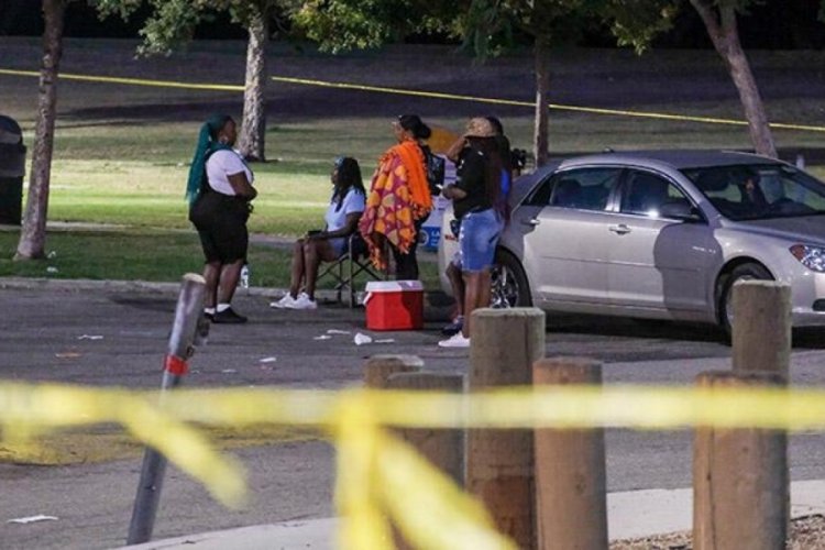 Los Angeles'da parkta silahlı saldırı: 2 &ouml;l&uuml;, 7 yaralı