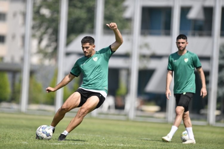 Bursaspor antrenmanlara devam ediyor