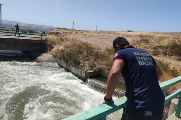 Koyunu kurtarmak istedi, akıntıya kapıldı