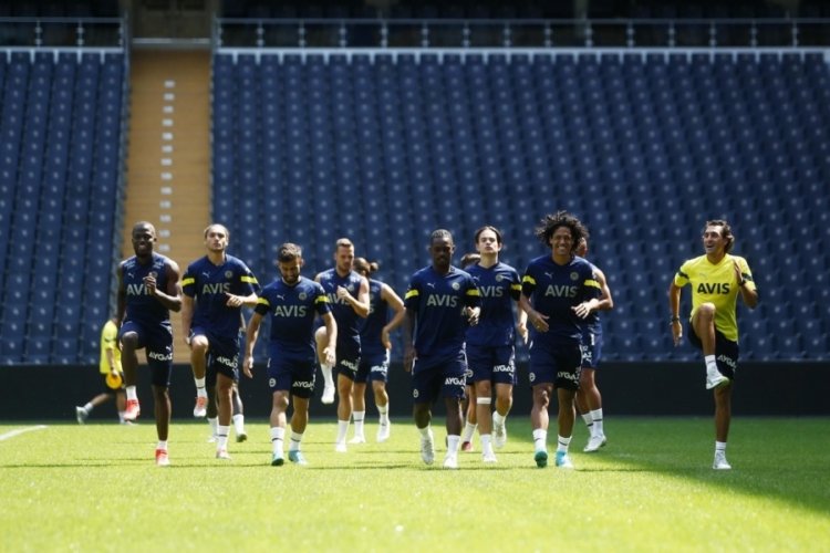 Fenerbah&ccedil;e, Dinamo Kiev ma&ccedil;ına stadyumda &ccedil;alıştı