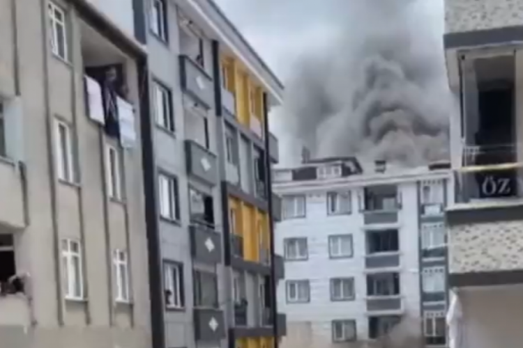 İstanbul Esenyurt'ta 4 katlı binada yangın
