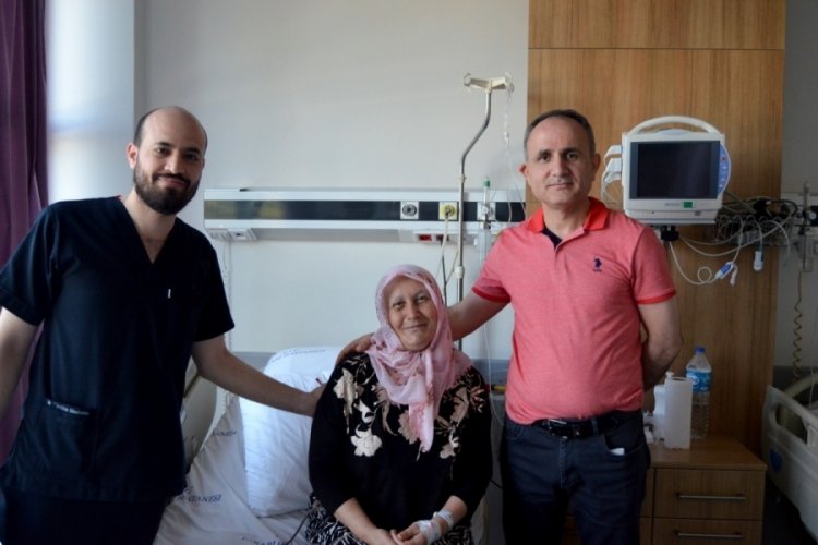 G&ouml;ğs&uuml;n&uuml; kaybetmeden kanseri atlattı