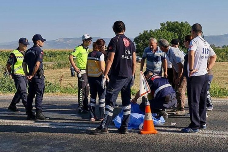 Otomobilin &ccedil;arptığı babaanne ile torunu &ouml;ld&uuml;