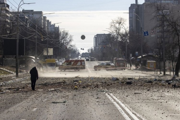 Ukrayna'nın sivil yerleşimlerde patlamalar oldu