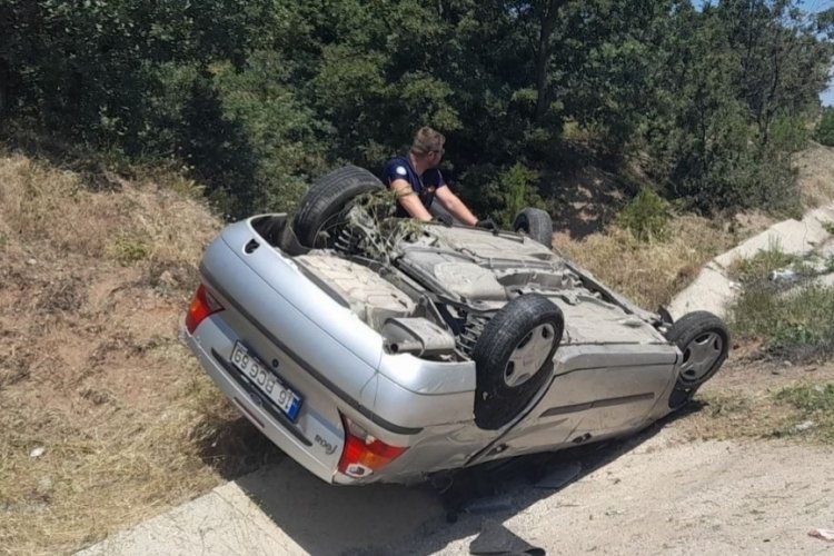 Otomobil takla attı: 2 &ouml;l&uuml;, 2 yaralı