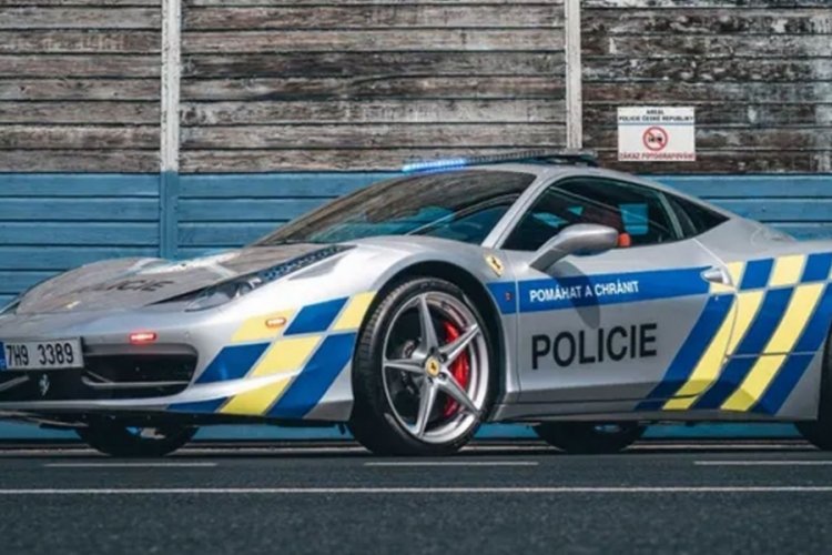 &Ccedil;ekya'da polise Ferrari verildi