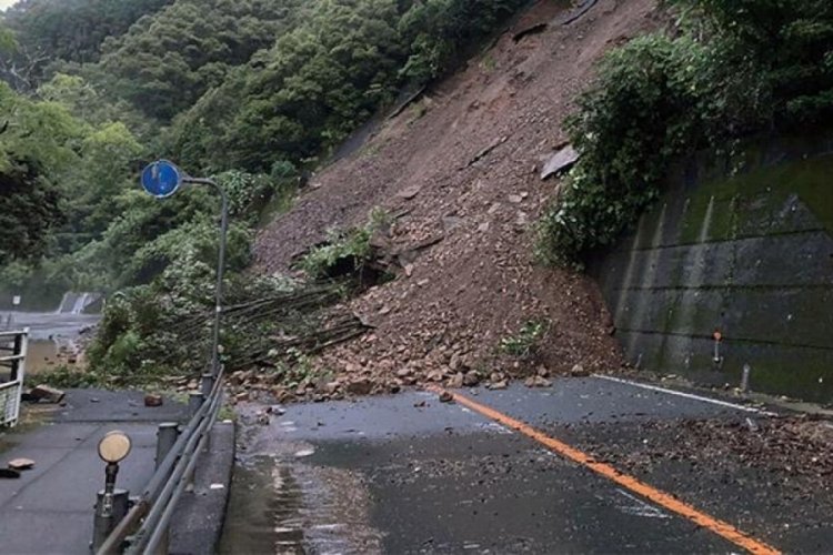 Japonya'da şiddetli yağış: 192 bin kişiye tahliye &ccedil;ağrısı