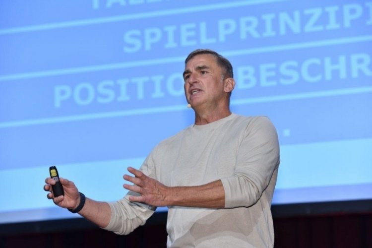 Stefan Kuntz, Uluslararası Antren&ouml;rler Kongresi'ne katıldı